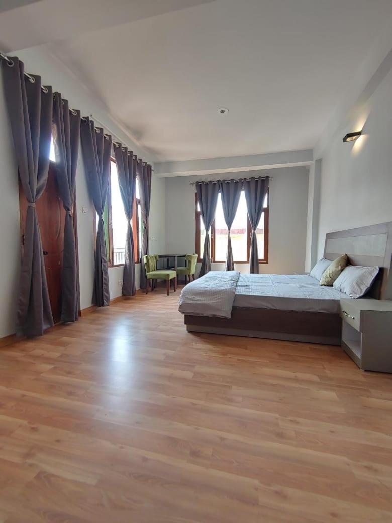 Lha Pomo Apartamento Kyelang Exterior foto